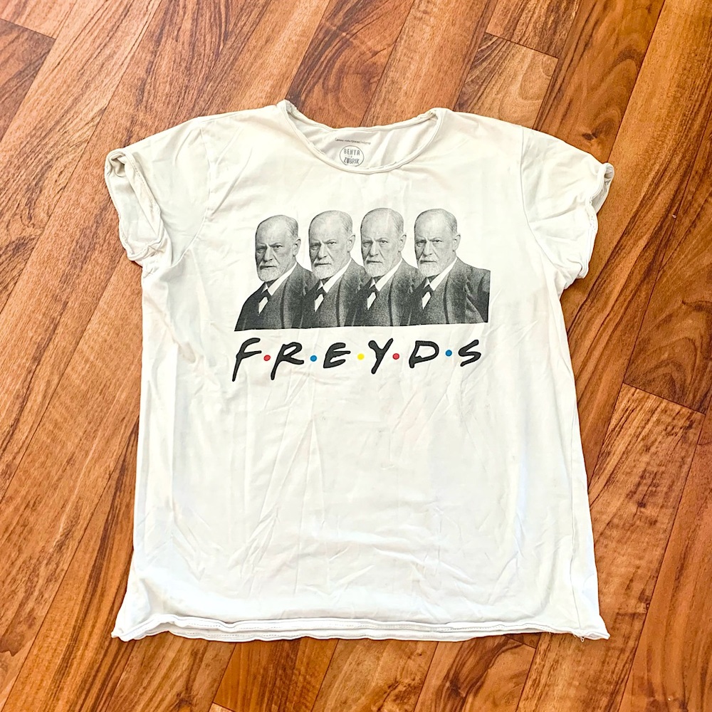 Freyds white tshirt